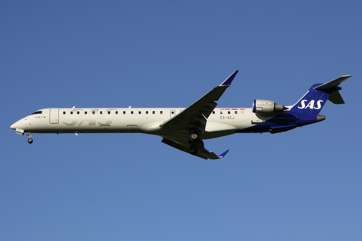 ES-ACJ (Samoloty » Spotting na EPWA » Mitsubishi Regional Jet » CRJ-900 » SAS Scandinavian Airlines)