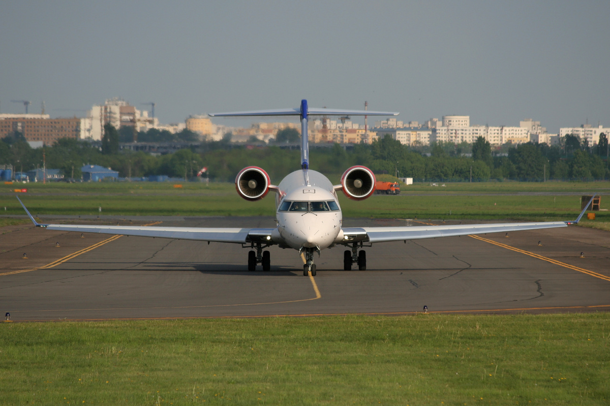 OY-KFE (Aircraft » EPWA Spotting » Mitsubishi Regional Jet » CRJ-900 » SAS Scandinavian Airlines)