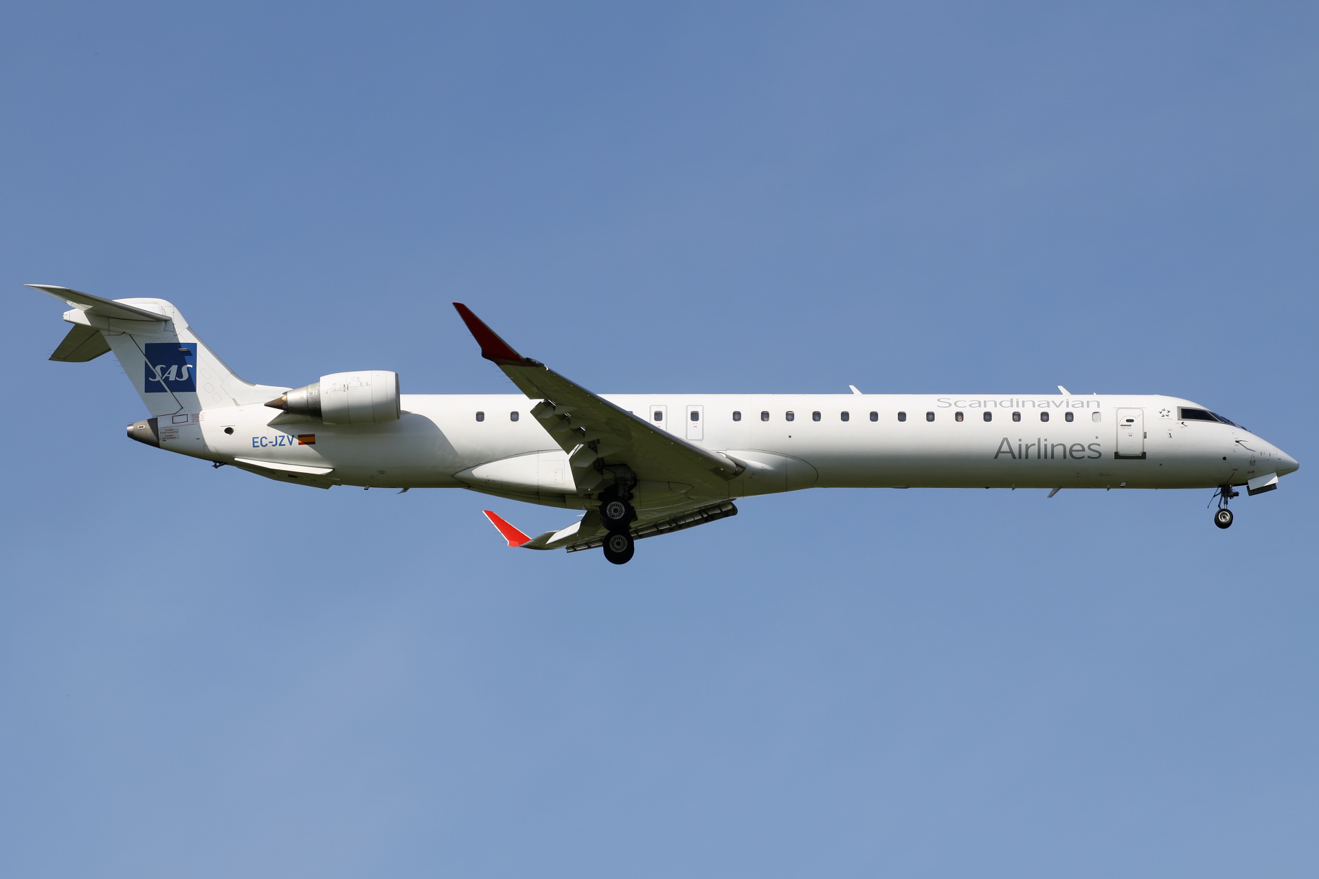 EC-JZV (Samoloty » Spotting na EPWA » Mitsubishi Regional Jet » CRJ-900 » SAS Scandinavian Airlines)