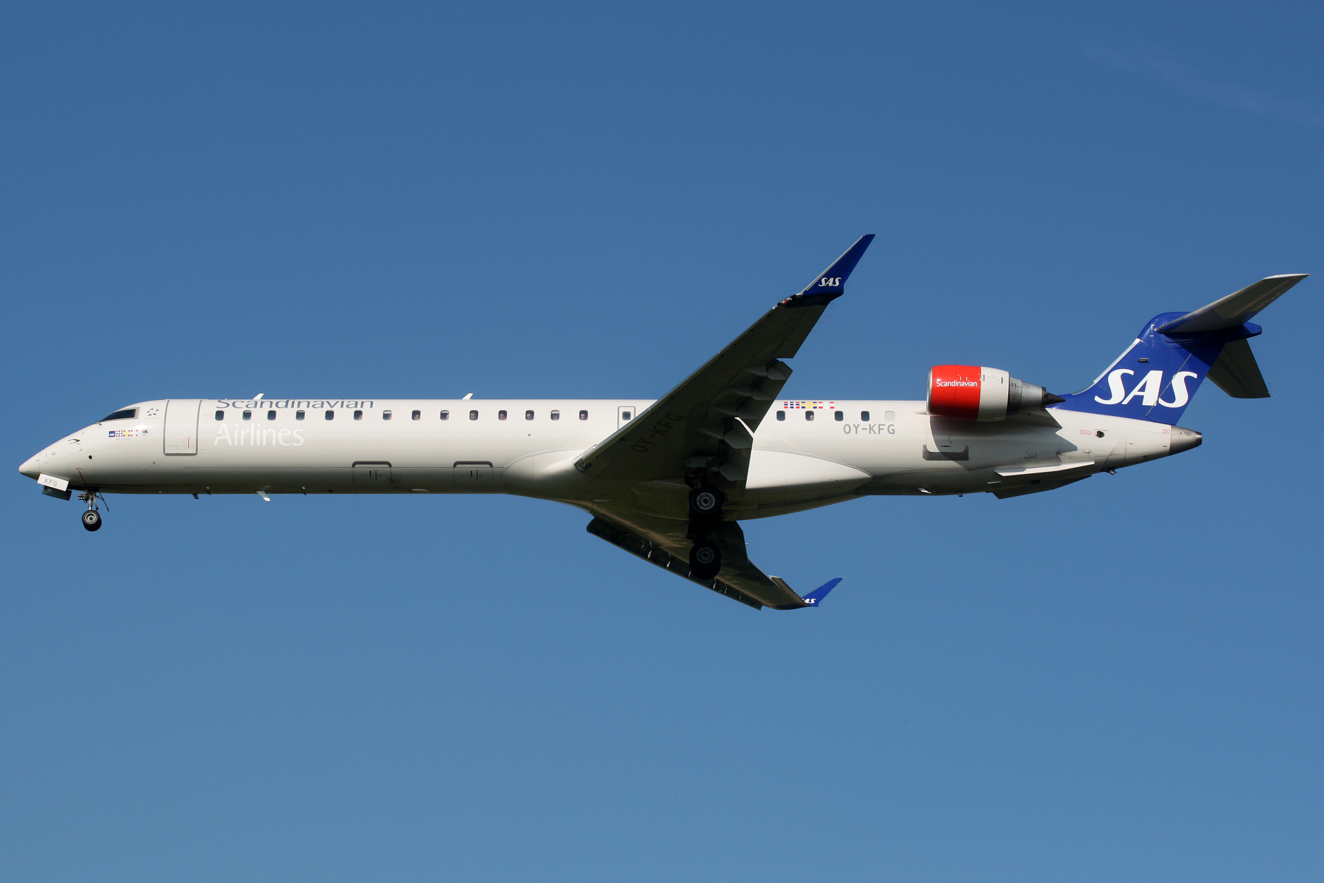 OY-KFG (Aircraft » EPWA Spotting » Mitsubishi Regional Jet » CRJ-900 » SAS Scandinavian Airlines)