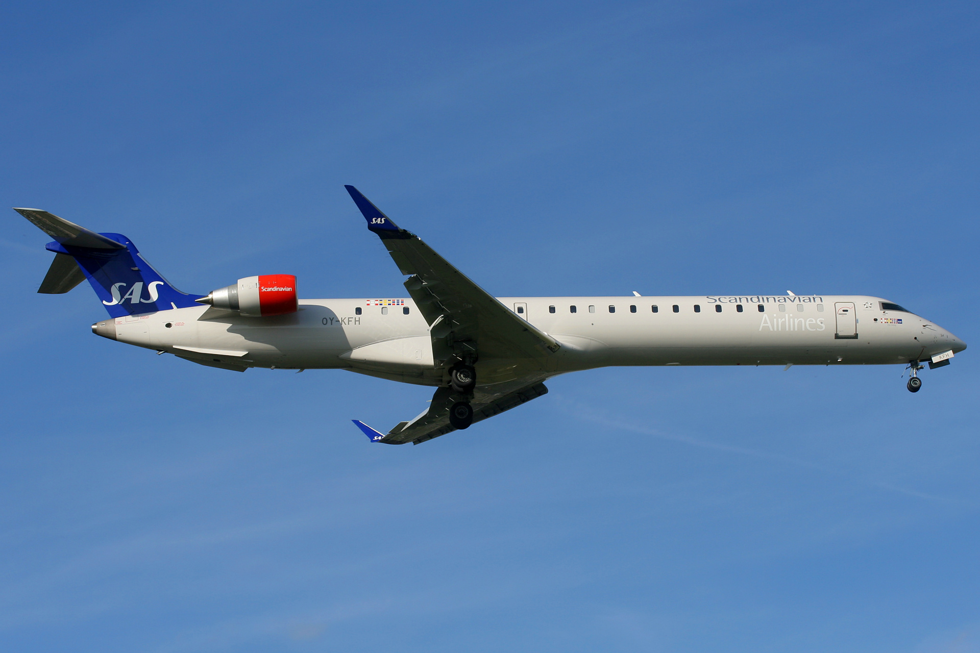 OY-KFH (Aircraft » EPWA Spotting » Mitsubishi Regional Jet » CRJ-900 » SAS Scandinavian Airlines)