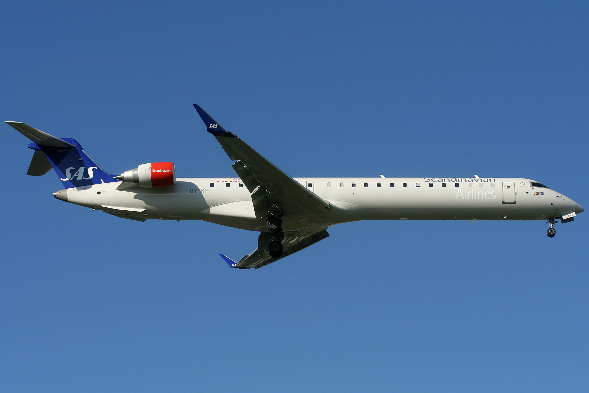 OY-KFI (Aircraft » EPWA Spotting » Mitsubishi Regional Jet » CRJ-900 » SAS Scandinavian Airlines)
