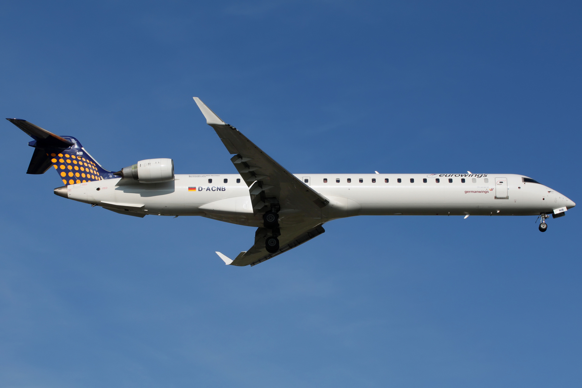 D-ACNB, Eurowings (Germanwings) (Samoloty » Spotting na EPWA » Mitsubishi Regional Jet » CRJ-900 » Eurowings)