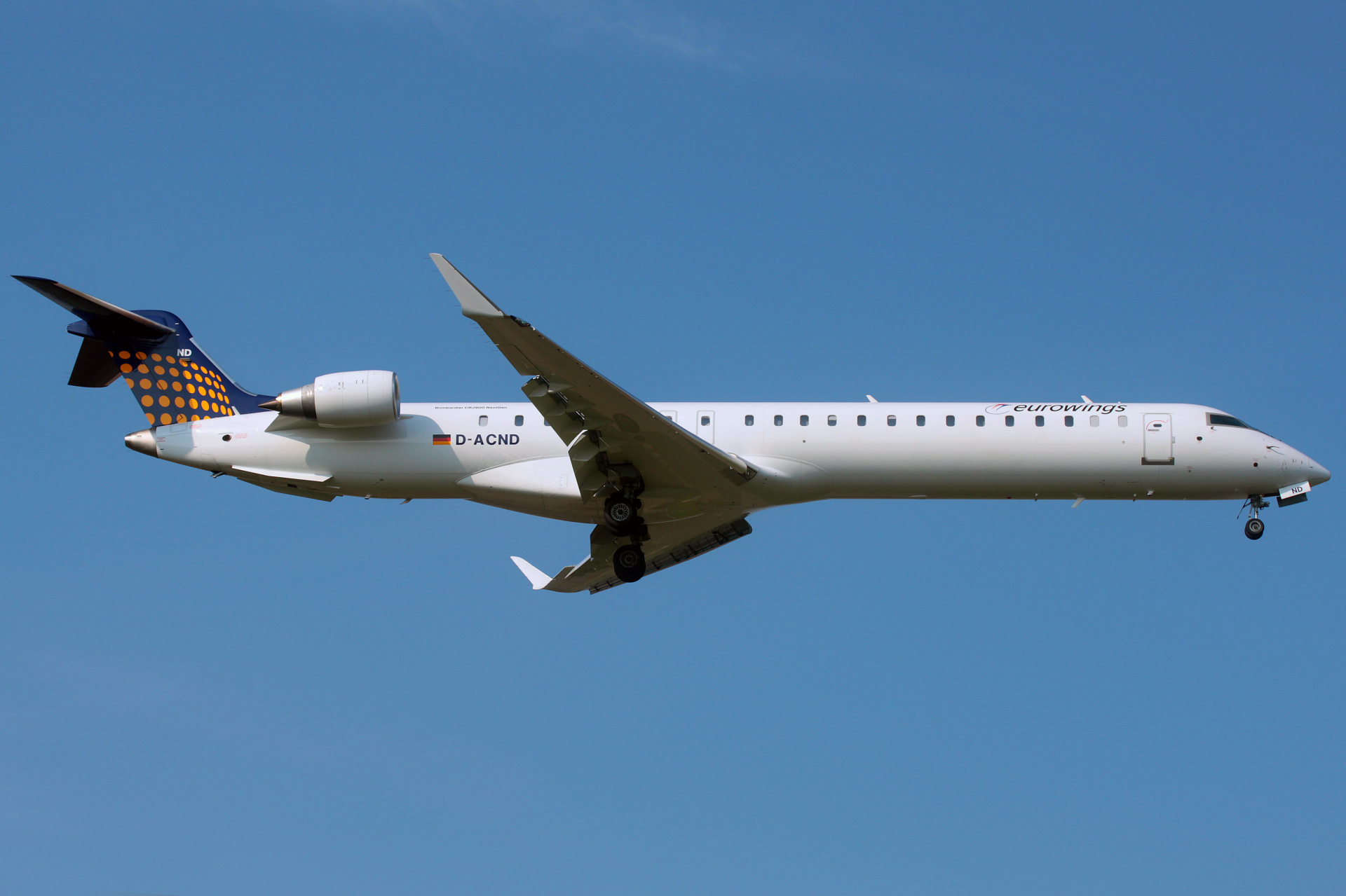D-ACND, Eurowings (Samoloty » Spotting na EPWA » Mitsubishi Regional Jet » CRJ-900 » Eurowings)