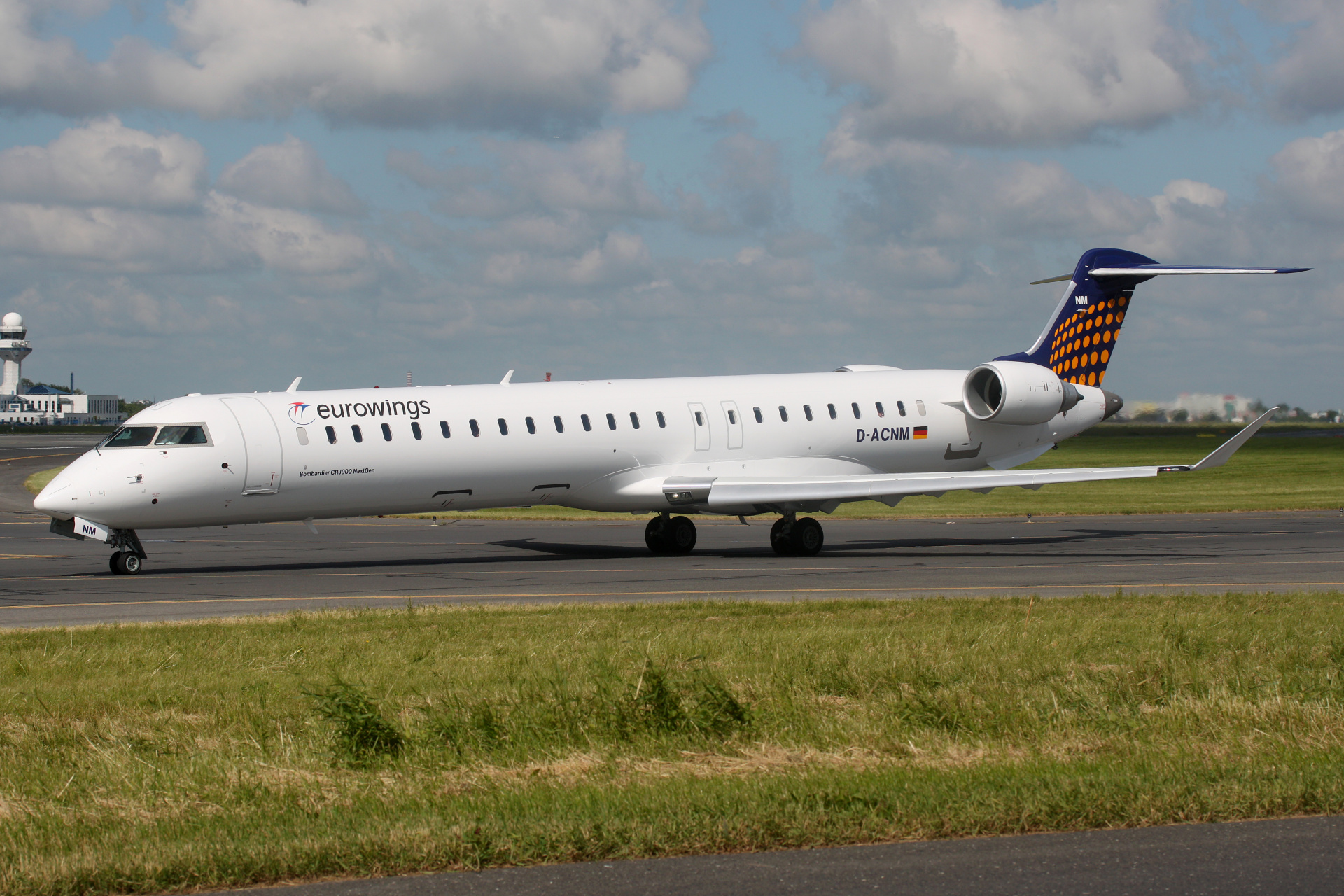 D-ACNM, Eurowings (Samoloty » Spotting na EPWA » Mitsubishi Regional Jet » CRJ-900 » Eurowings)