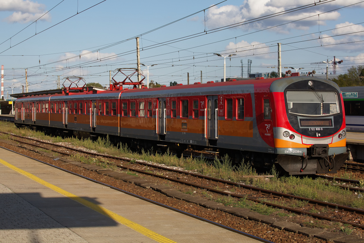 EN57-2038 (Pojazdy » Pociągi i lokomotywy » Pafawag 5B/6B EN57 i pochodne)