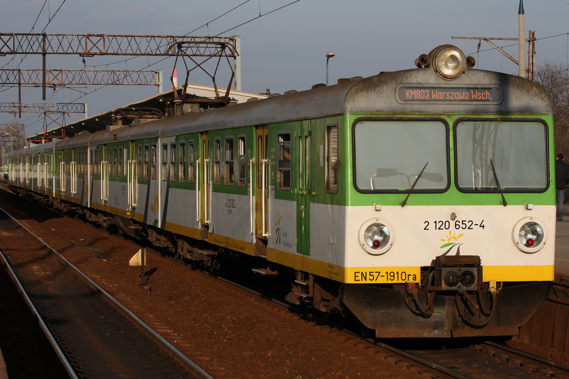 EN57-1910 (Vehicles » Trains and Locomotives » Pafawag 5B/6B EN57 and revisions)