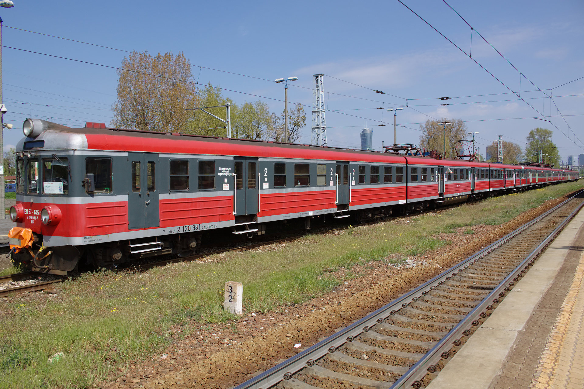 EN57-645 (Pojazdy » Pociągi i lokomotywy » Pafawag 5B/6B EN57 i pochodne)
