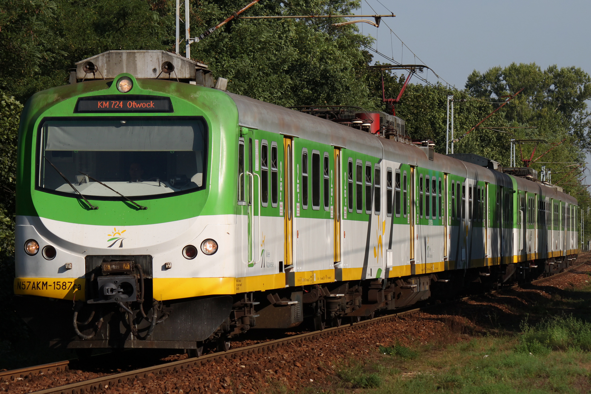 EN57AKM-1587 (Vehicles » Trains and Locomotives » Pafawag 5B/6B EN57 and revisions)