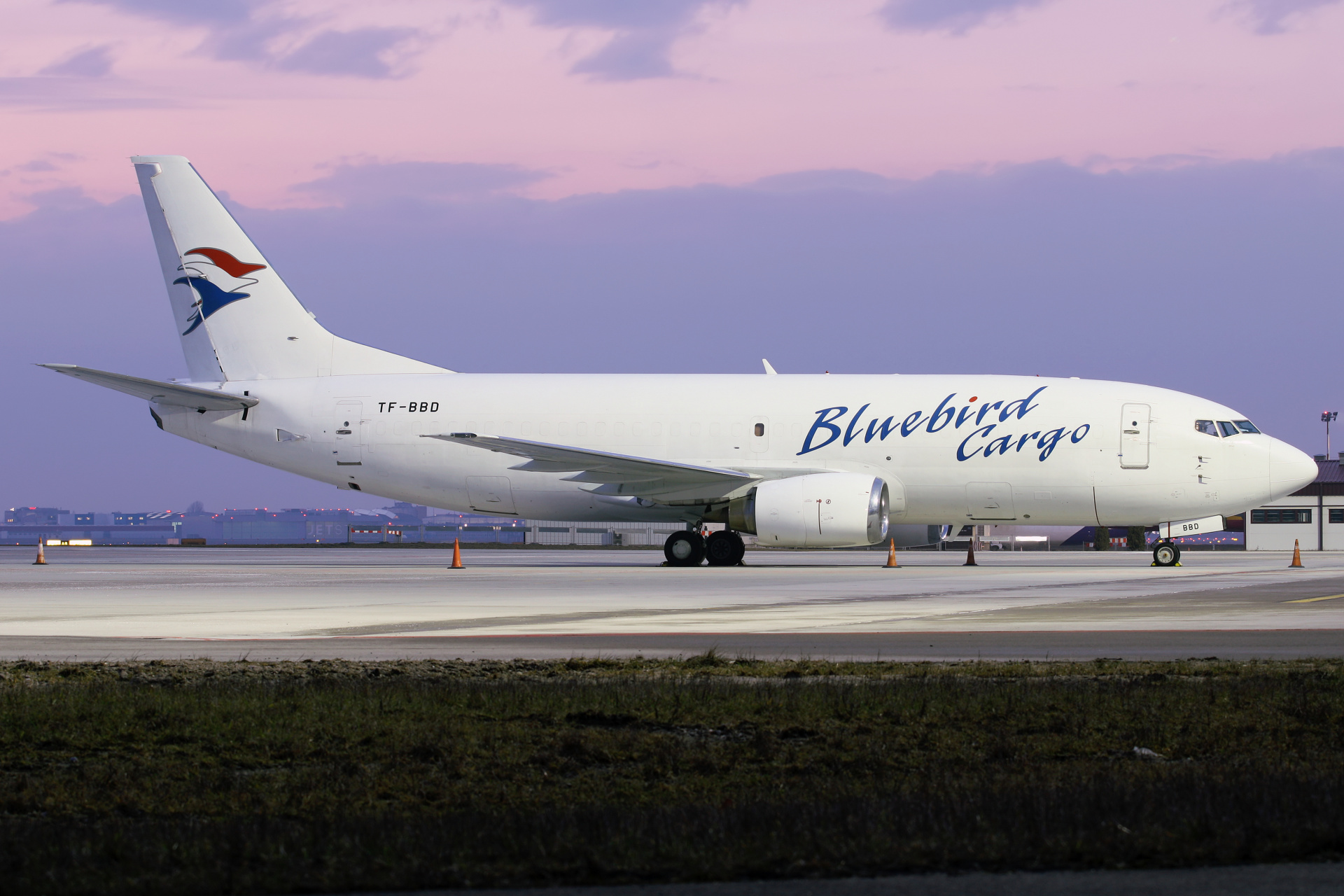 SF, TF-BBD (Samoloty » Spotting na EPWA » Boeing 737-300F » Bluebird Nordic (Bluebird Cargo))