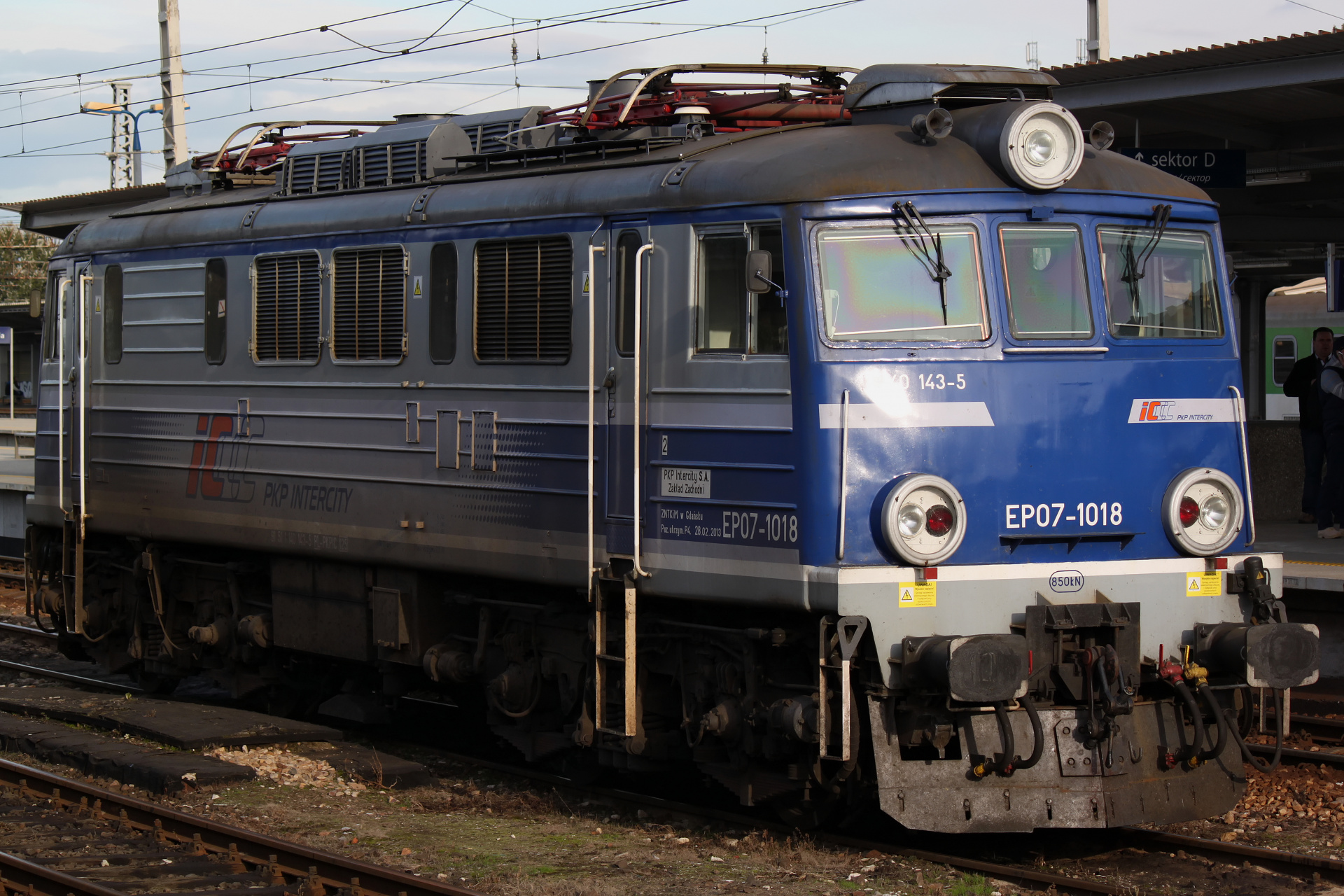EP07-1018 (Pojazdy » Pociągi i lokomotywy » HCP 303E)