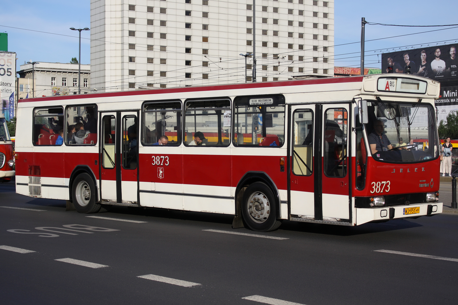 Renault PR100 (Vehicles » Vintage cars and buses)