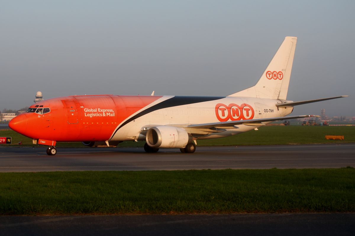 BDSF, OO-TNH (Samoloty » Spotting na EPWA » Boeing 737-300F » TNT Airways)