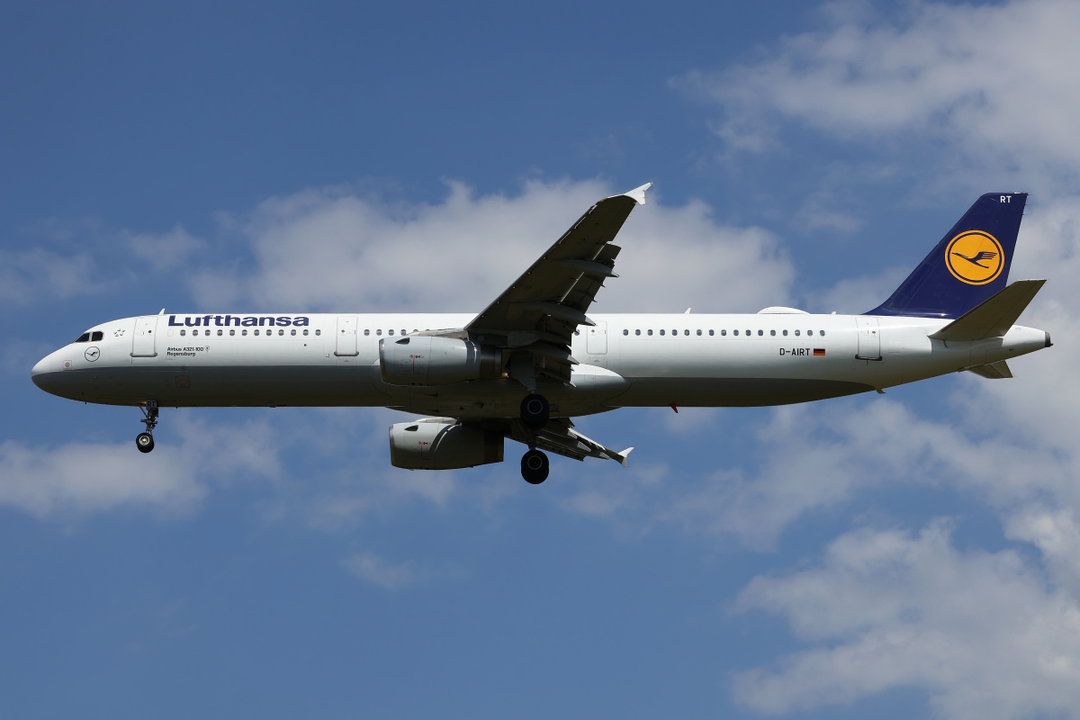 D-AIRT (Samoloty » Spotting na EPWA » Airbus A321-100 » Lufthansa)