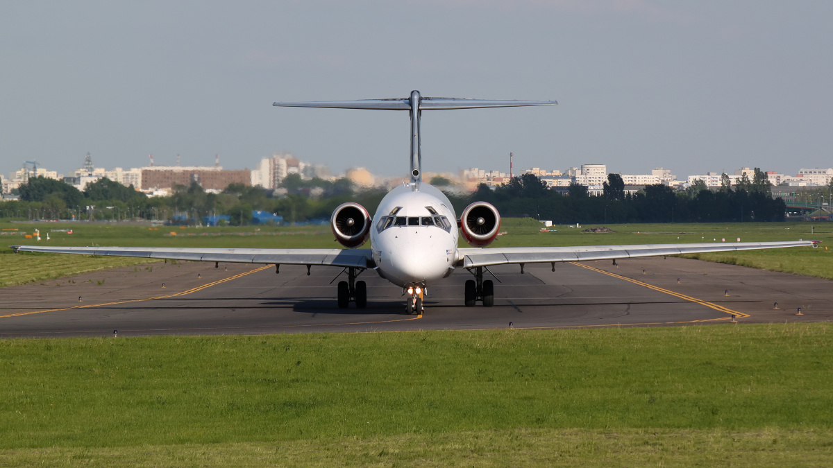 OY-KHE (malowanie Star Alliance) (Samoloty » Spotting na EPWA » McDonnell Douglas MD-82 » SAS Scandinavian Airlines)