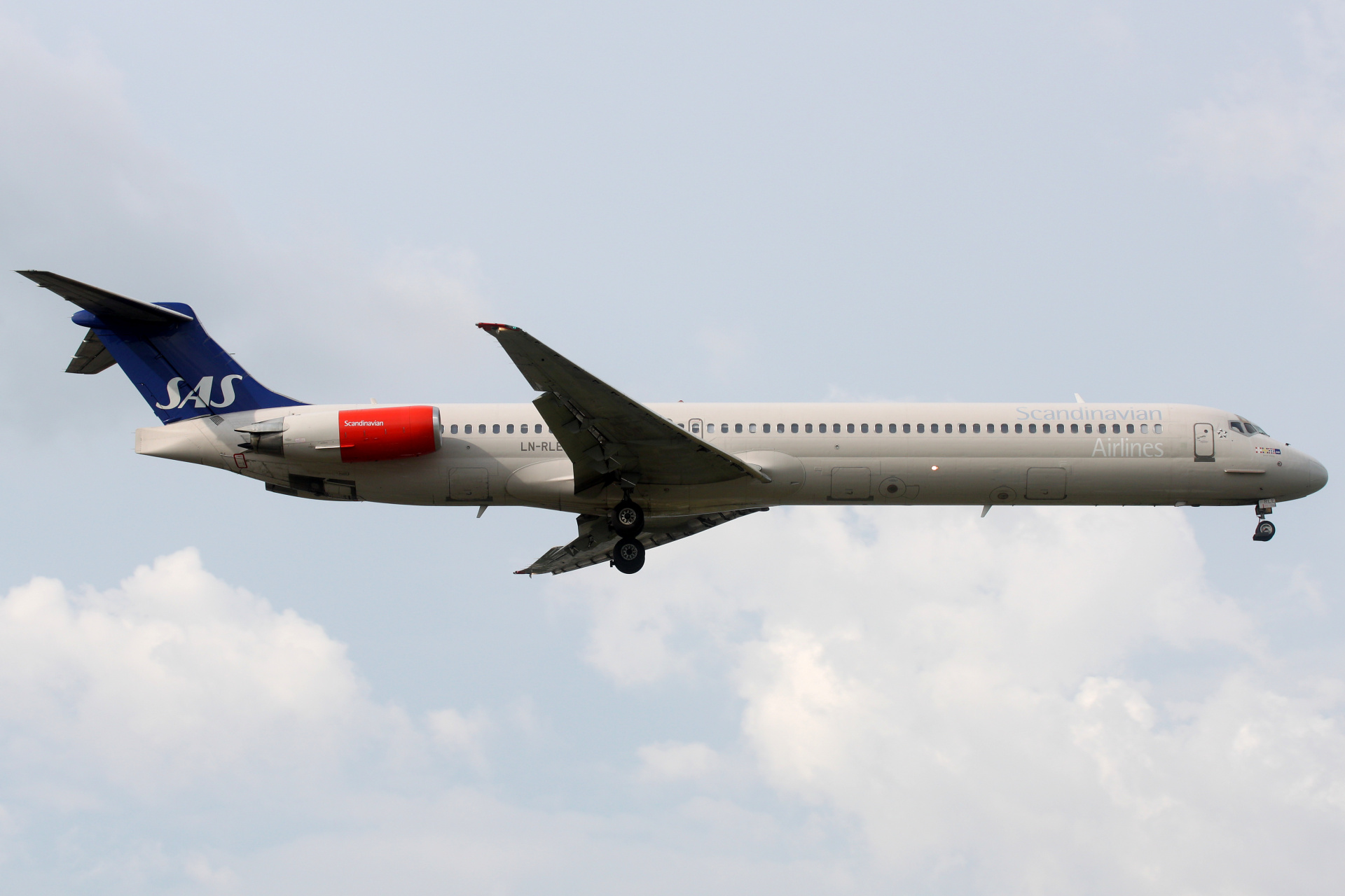 LN-RLE (Samoloty » Spotting na EPWA » McDonnell Douglas MD-82 » SAS Scandinavian Airlines)