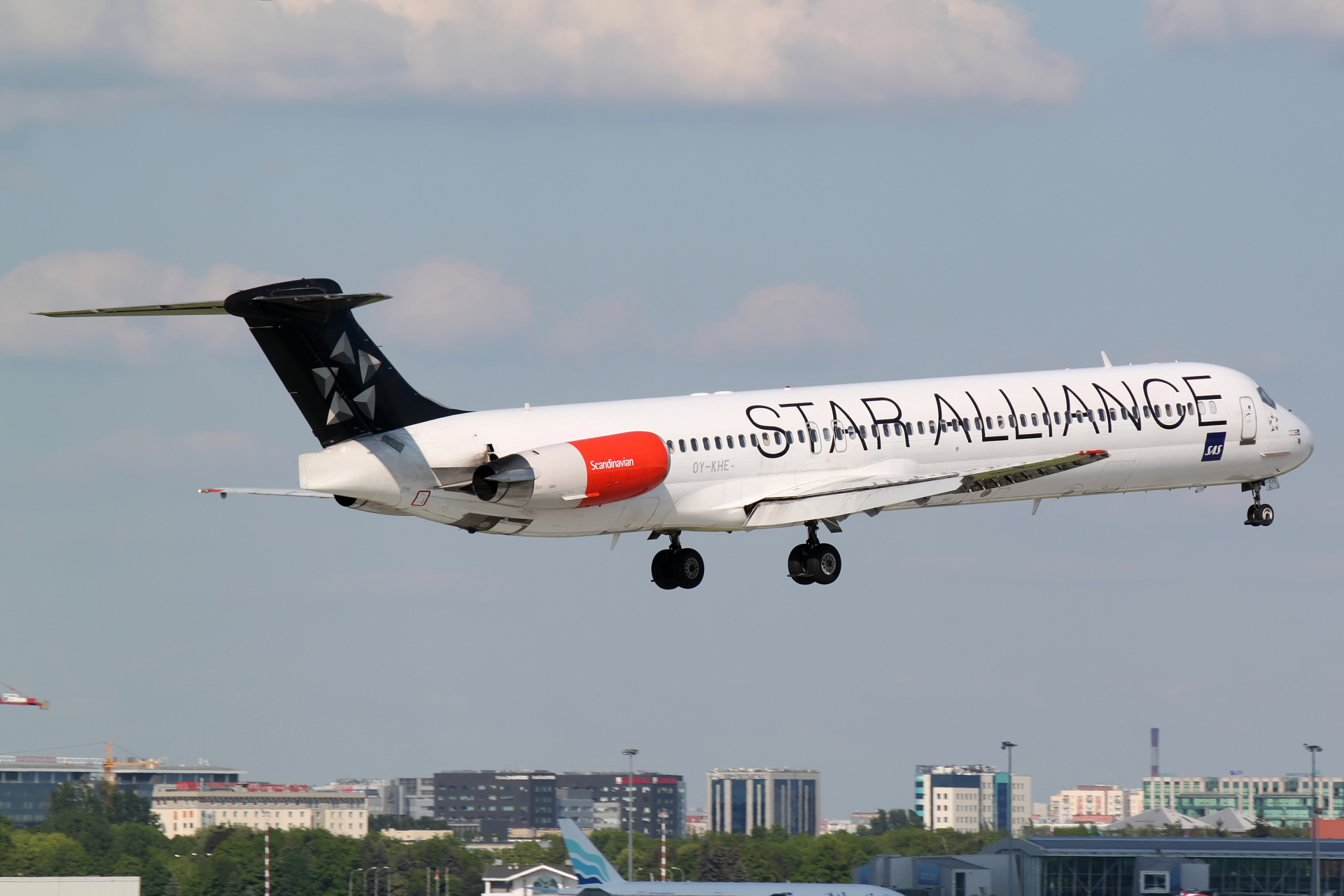 OY-KHE (malowanie Star Alliance) (Samoloty » Spotting na EPWA » McDonnell Douglas MD-82 » SAS Scandinavian Airlines)