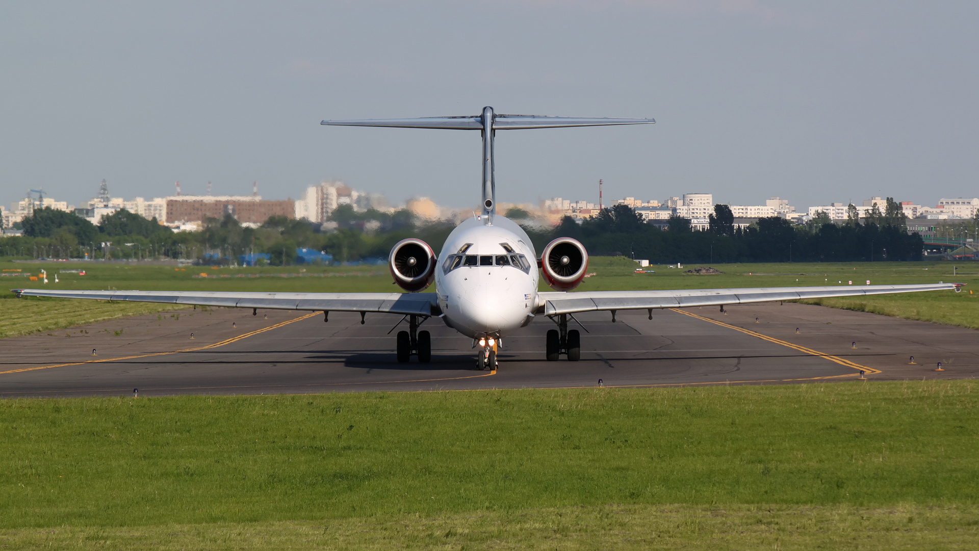 OY-KHE (Star Alliance livery) (Aircraft » EPWA Spotting » McDonnell Douglas MD-82 » SAS Scandinavian Airlines)