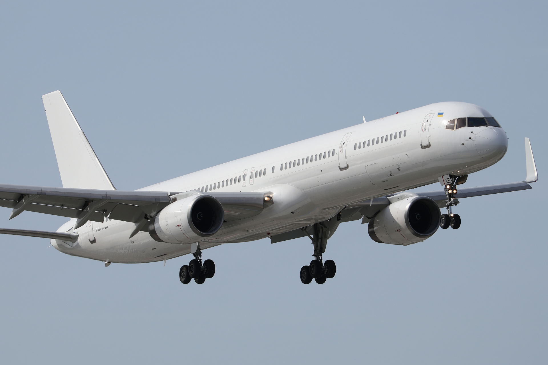 UR-SLE (Aircraft » EPWA Spotting » Boeing 757-300 » SkyLine Express Airline)