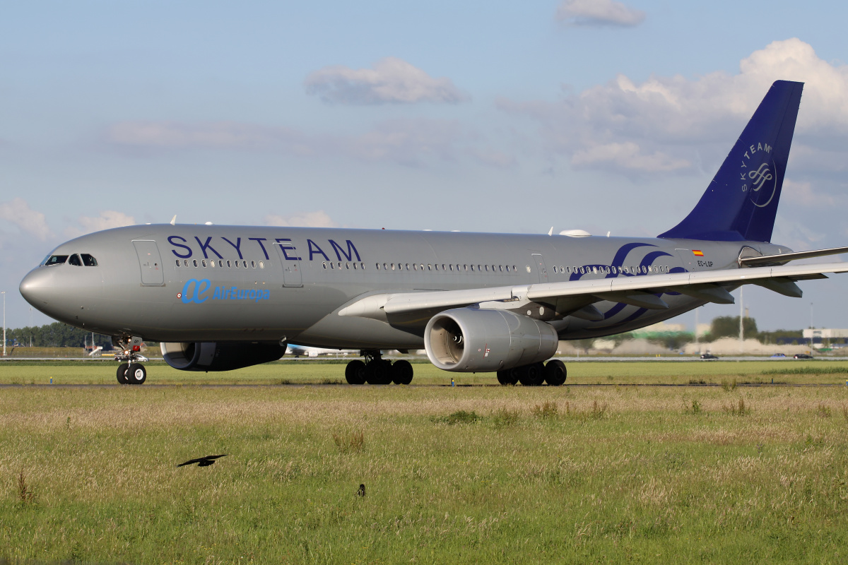 EC-LQP (SkyTeam livery) (Aircraft » Schiphol Spotting » Airbus A330-200 » AirEuropa)