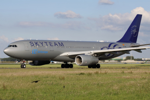 EC-LQP (SkyTeam livery)