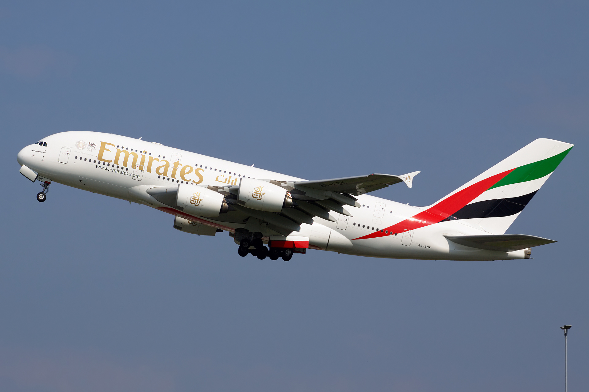 A6-EDK (naklejka EXPO 2020 Dubaj) (Samoloty » Spotting na Schiphol » Airbus A380-800 » Emirates)