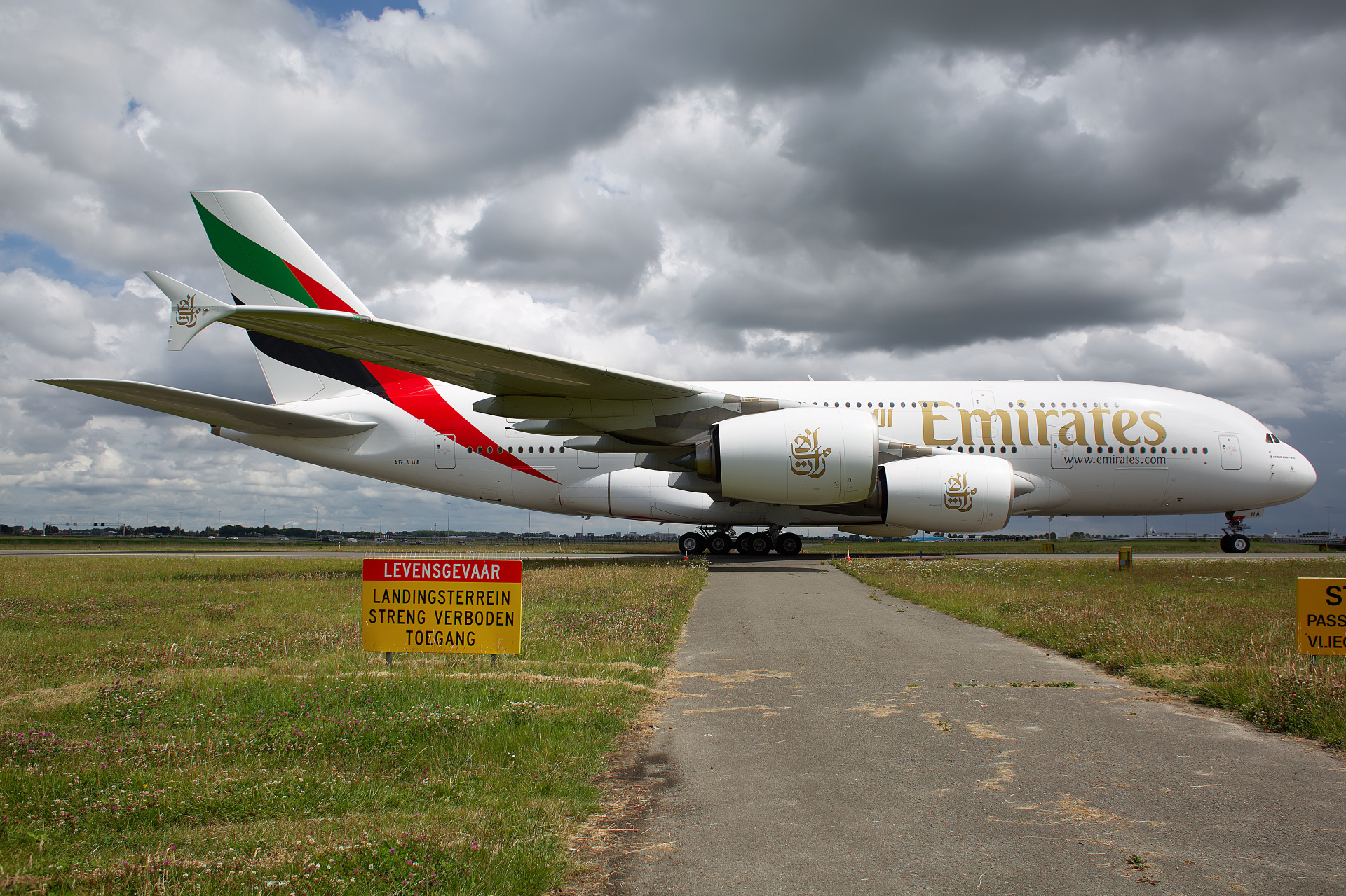A6-EUA (Samoloty » Spotting na Schiphol » Airbus A380-800 » Emirates)