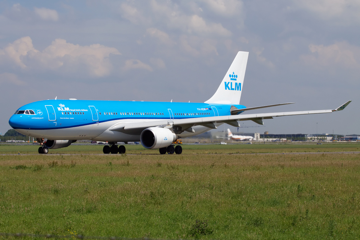 PH-AOM (Samoloty » Spotting na Schiphol » Airbus A330-200 » KLM Royal Dutch Airlines)