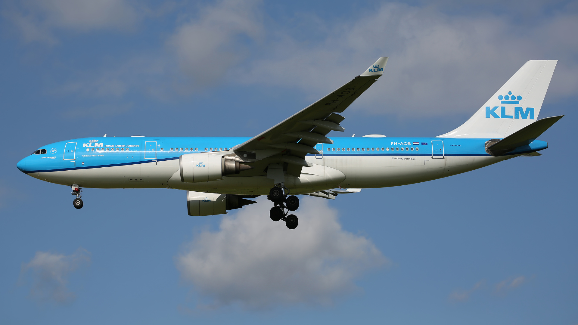 PH-AOB (new livery) (Aircraft » Schiphol Spotting » Airbus A330-200 » KLM Royal Dutch Airlines)