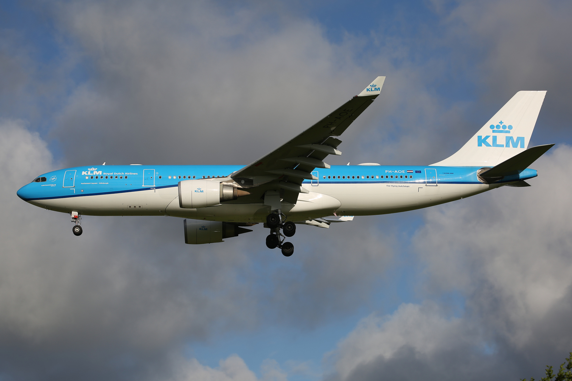 PH-AOE (new livery) (Aircraft » Schiphol Spotting » Airbus A330-200 » KLM Royal Dutch Airlines)