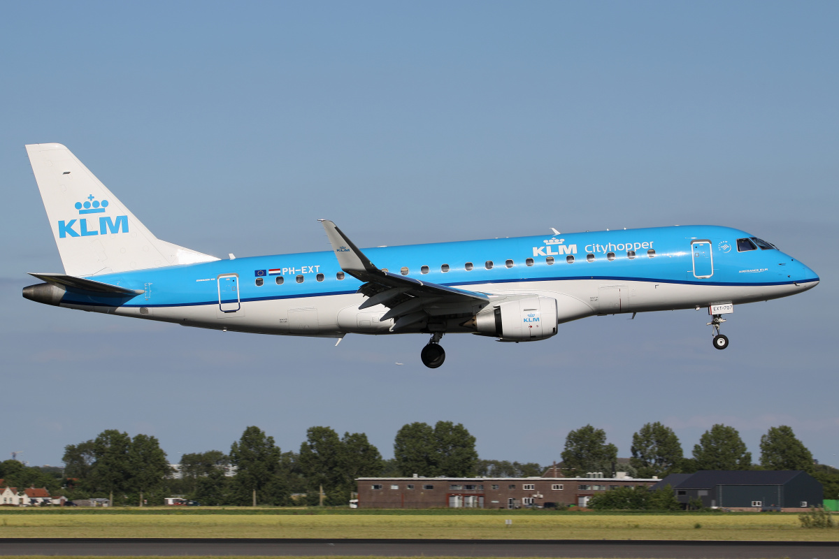 PH-EXT (Aircraft » Schiphol Spotting » Embraer E175 » KLM Cityhopper)