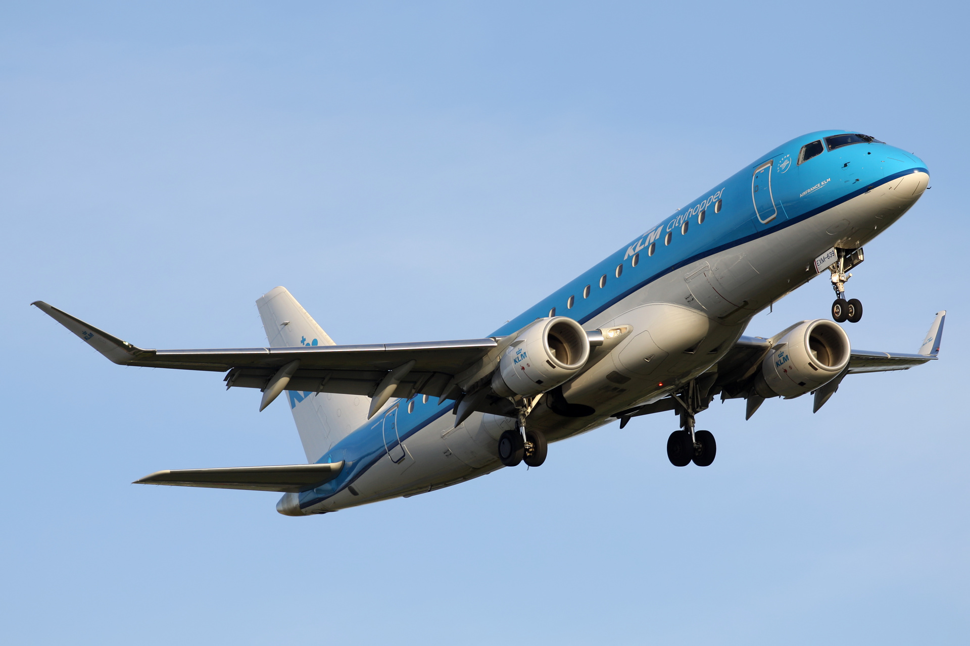 PH-EXM (Samoloty » Spotting na Schiphol » Embraer E175 » KLM Cityhopper)