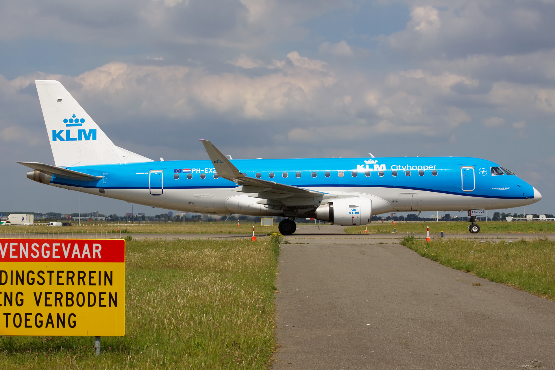 PH-EXZ (Samoloty » Spotting na Schiphol » Embraer E175 » KLM Cityhopper)
