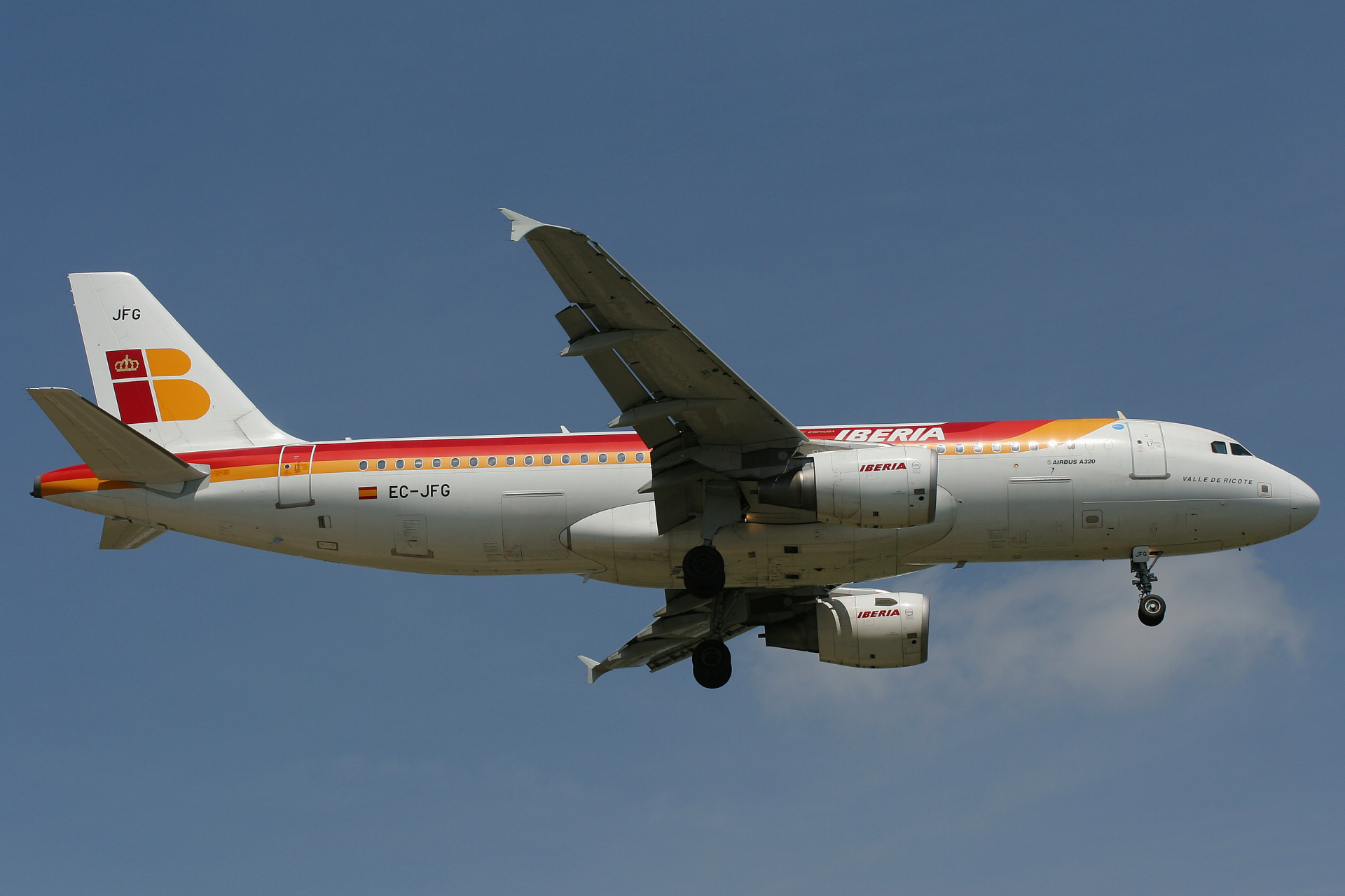 EC-JFG (Aircraft » EPWA Spotting » Airbus A320-200 » Iberia)