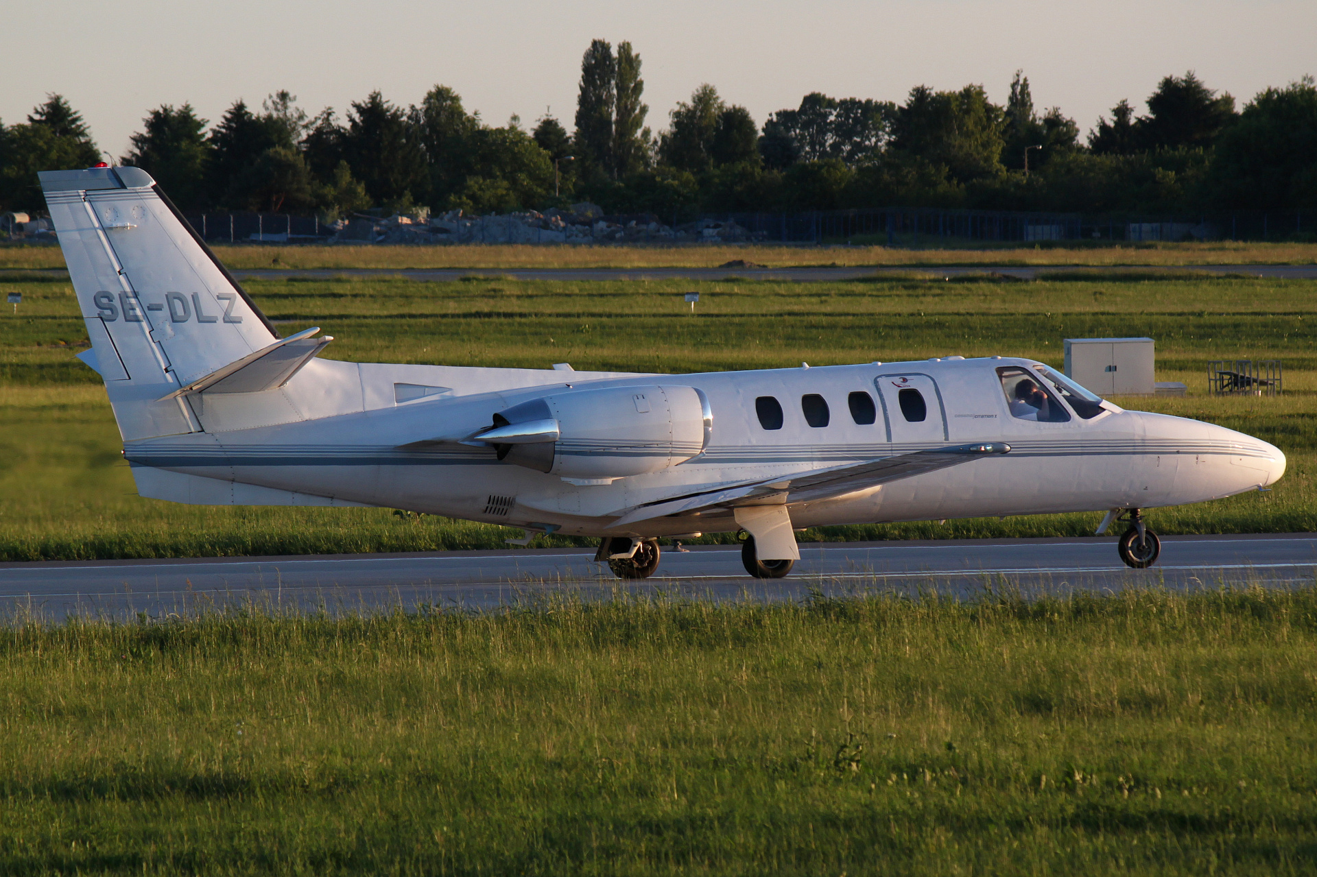 SE-DLZ, Jivair (Aircraft » EPWA Spotting » Cessna 500 Citation I)