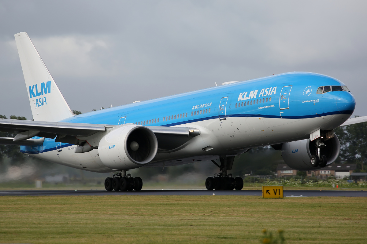 PH-BQN (KLM Asia)