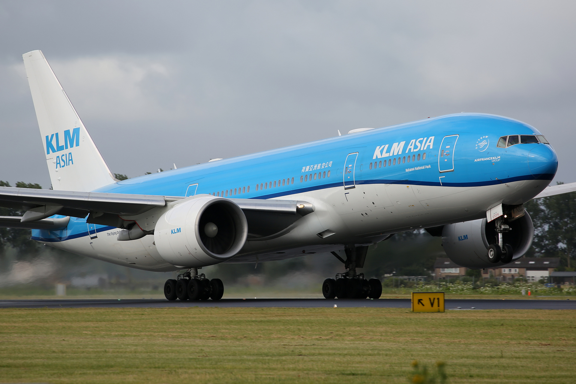 PH-BQN (malowanie KLM Asia) (Samoloty » Spotting na Schiphol » Boeing 777-200/-ER » KLM Royal Dutch Airlines)