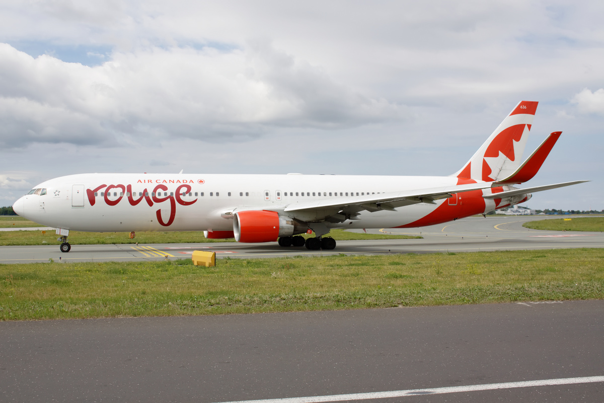 C-FMXC (Aircraft » EPWA Spotting » Boeing 767-300 » Air Canada Rouge)