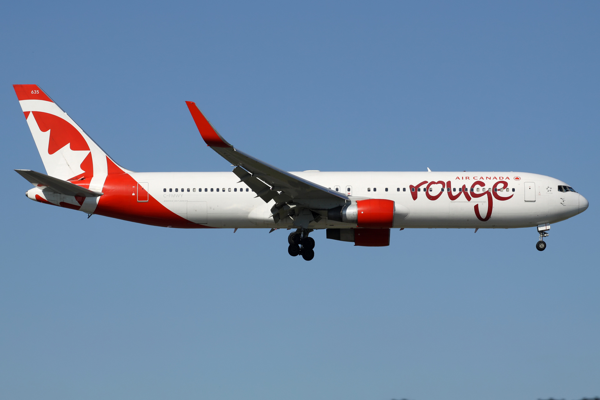 C-FMWY (Aircraft » EPWA Spotting » Boeing 767-300 » Air Canada Rouge)
