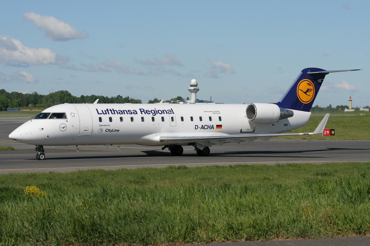 D-ACHA (CityLine) (Aircraft » EPWA Spotting » Bombardier CL-600 Regional Jet » CRJ-200 » Lufthansa Regional)