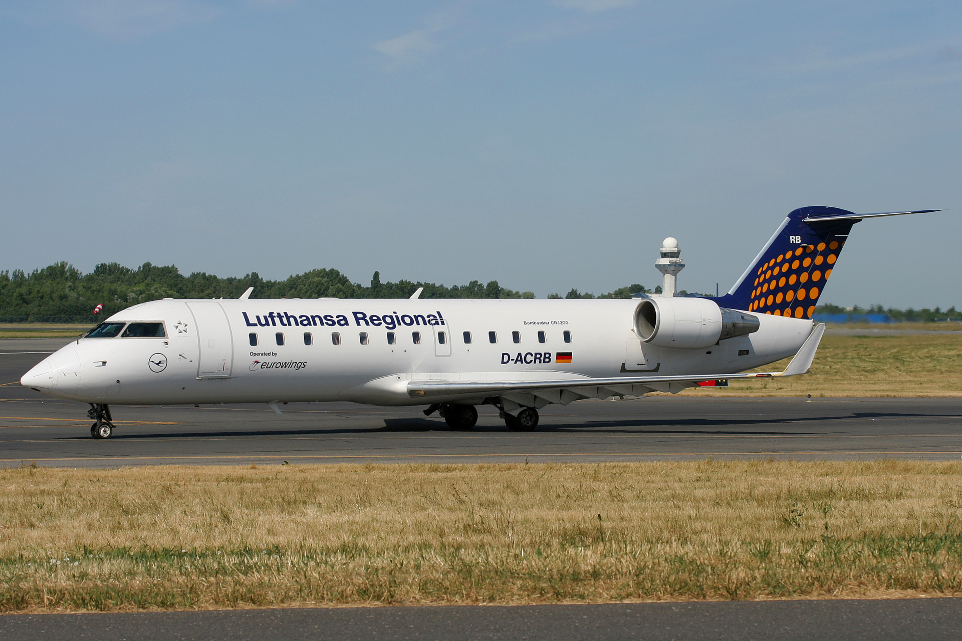 D-ACRB (Eurowings) (Samoloty » Spotting na EPWA » Bombardier CL-600 Regional Jet » CRJ-200 » Lufthansa Regional)