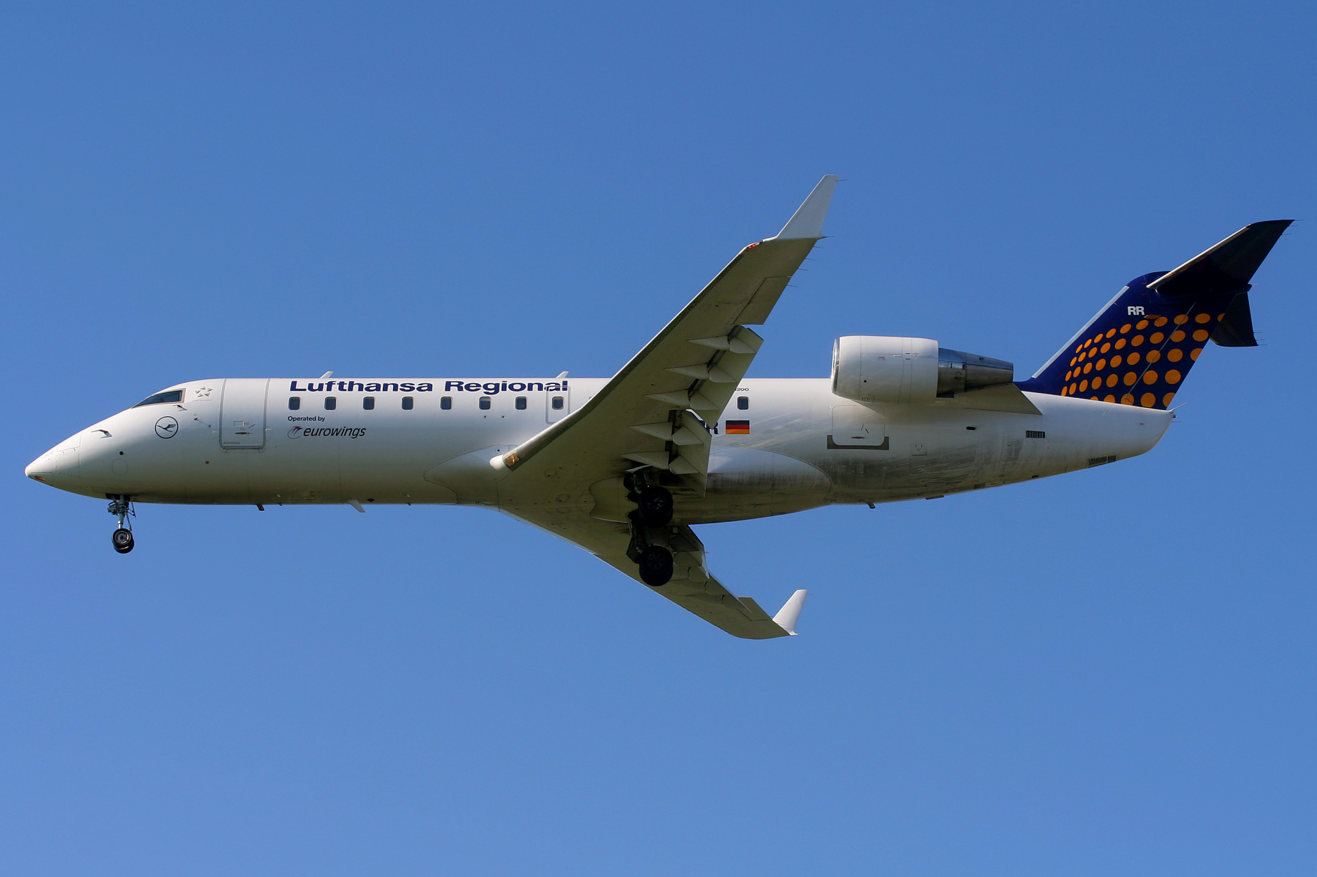 D-ACRR (Eurowings) (Aircraft » EPWA Spotting » Bombardier CL-600 Regional Jet » CRJ-200 » Lufthansa Regional)