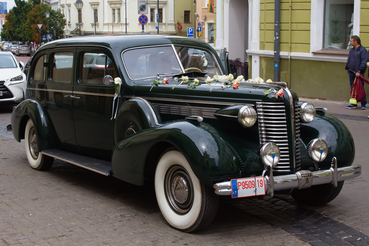 Buick Series 80 Roadmaster Limited (1937) (Travels » Vilnius » Vehicles)
