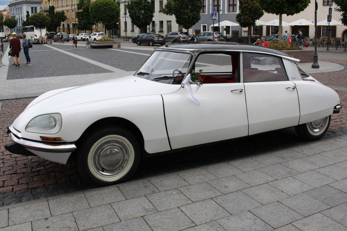 Citroën DS (Travels » Vilnius » Vehicles)