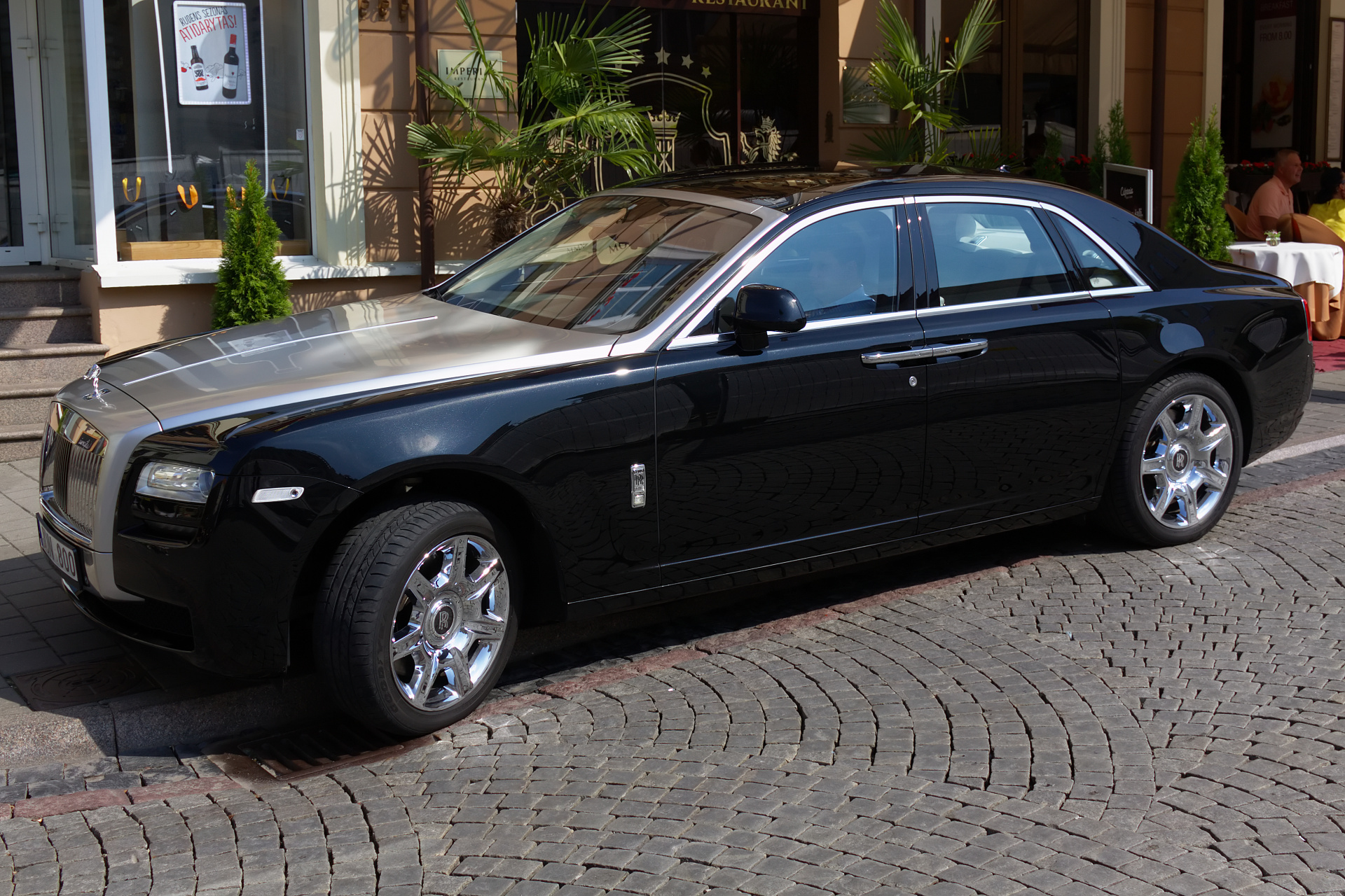 Rolls Royce Ghost (Podróże » Wilno » Pojazdy)