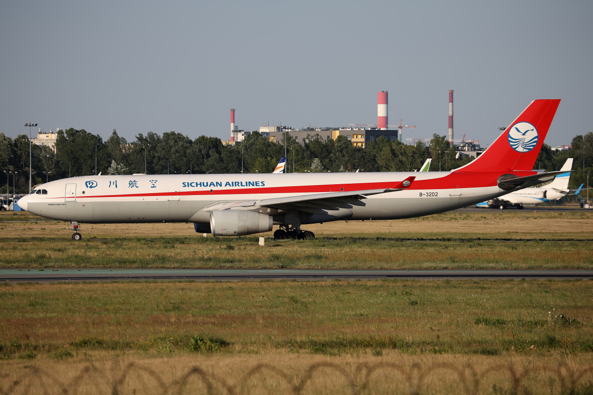 B-32D2, Sichuan Airlines Cargo