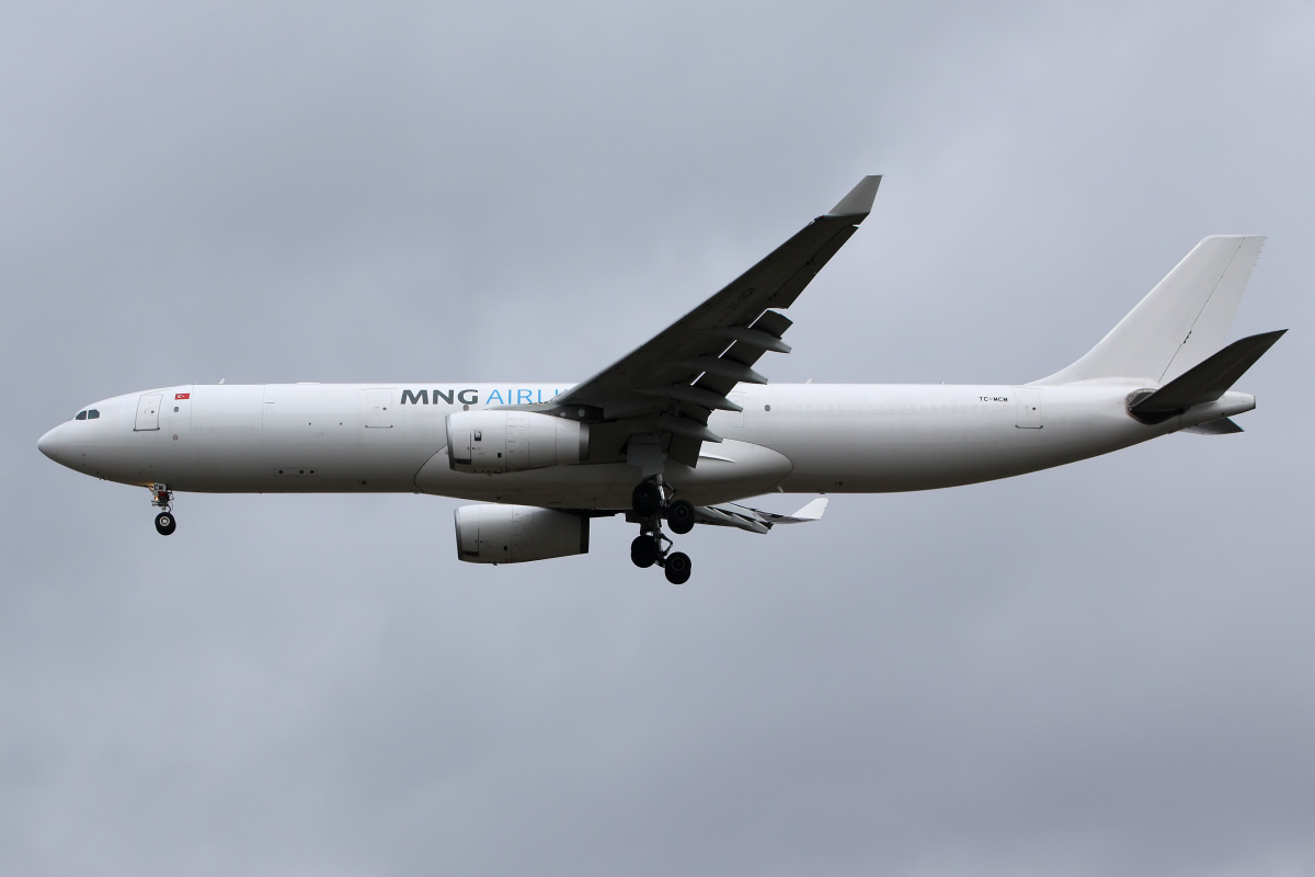 TC-MCM, MNG Airlines (Samoloty » Spotting na EPWA » Airbus A330-300P2F)