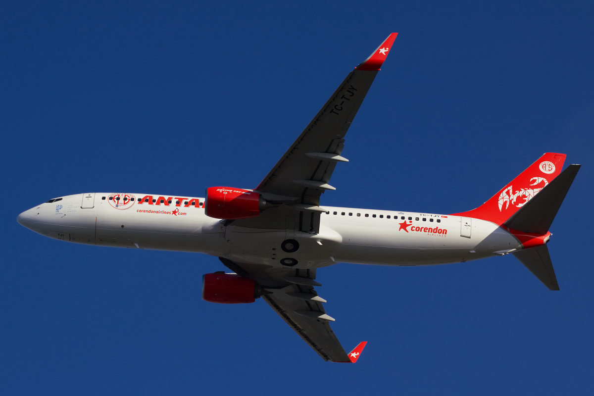 TC-TJY (Antalyaspor livery) (Samoloty » Spotting na EPWA » Boeing 737-800 » Corendon Airlines)