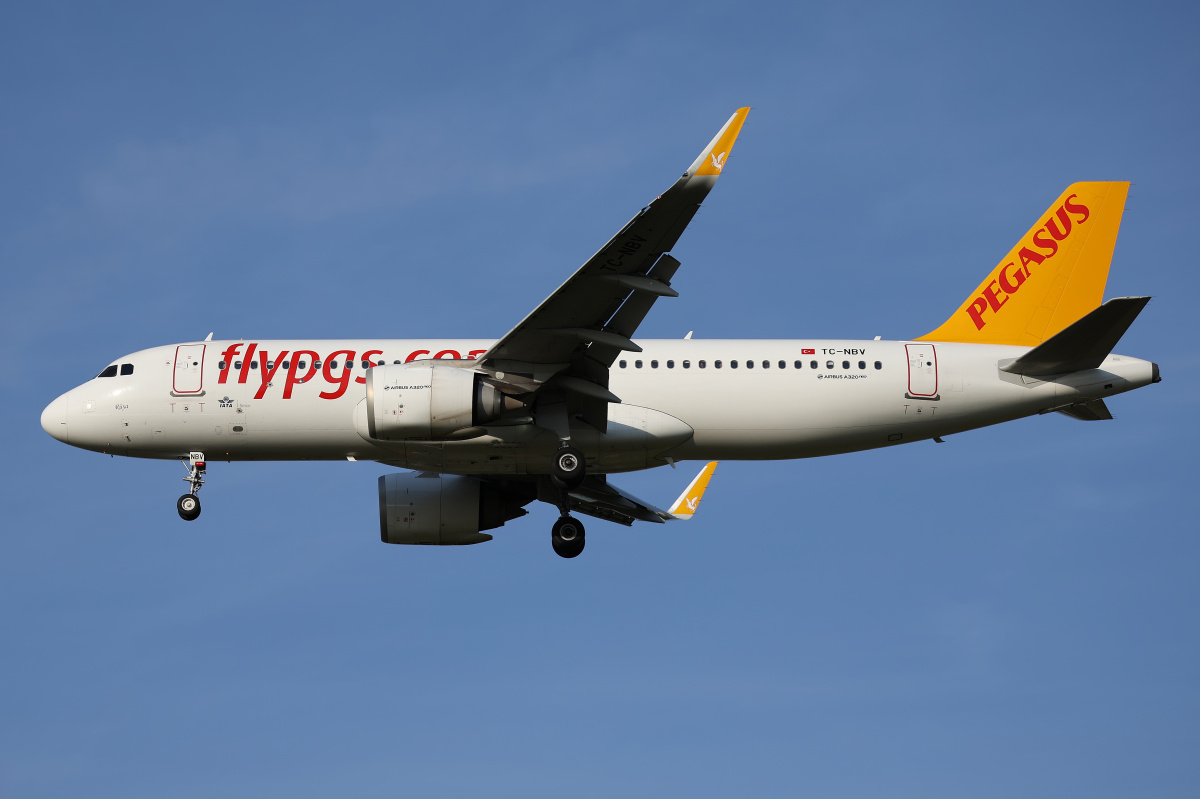 TC-NBV (Samoloty » Spotting na EPWA » Airbus A320neo » Pegasus Airlines)