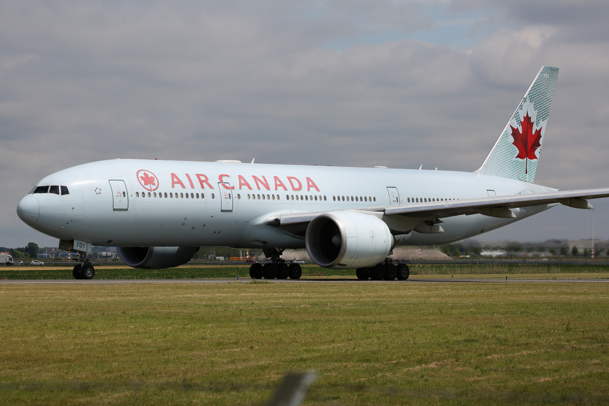 C-FIUA, Air Canada (Samoloty » Spotting na Schiphol » Boeing 777-200LR)